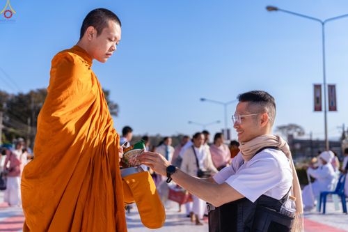 ภาพ No.281461:วันเสาร์ที่ 27 ธันวาคม พ.ศ.2568 พิธีตักบาตรพระ ๑,๐๐๐ รูป   เพื่อความเป็นสิริมงคลแก่ชีวิตและแผ่นดินไทย  มหากุศลครั้งยิ่งใหญ่แห่งปี ส่งท้ายปีเก่า ต้อนรับปีใหม่  ณ ถนนหน้าที่ว่าการอำเภอภูเรือ จังหวัดเลย