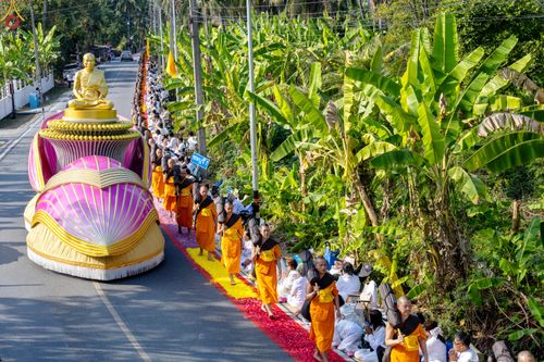 ภาพ No.290434:วันที่ 7 มกราคม พ.ศ. 2569 พิธีต้อนรับพระธรรมยาตรา ณ อนุสรณ์สถานลำดับที่ 2  สถานที่ตั้งมโนปณิธานบวชตลอดชีวิต อนุสรณ์สถานคลองบางนางแท่น (ภาพชุดที่ 2) อ.สามพราน จ.นครปฐม ในโครงการธรรมยาตรา กตัญญูบูชา มหาปูชนียาจารย์ พระมงคลเทพมุนี(สด จนฺทสโร) พระผู้ปราบมาร 
