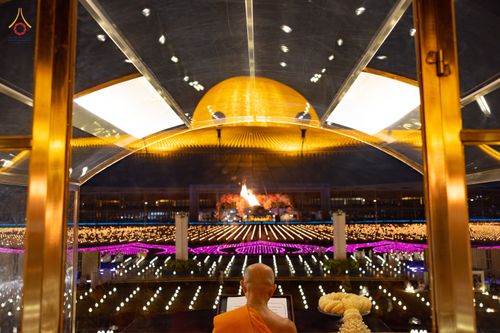 ภาพ No.81880:พิธีจุดวิสาขประทีปและเวียนประทักษิณ เนื่องในวันวิสาขบูชา วันเสาร์ที่ 3 มิถุนายน 2566 ณ ลานธรรมพระมหาธรรมกายเจดีย์ วัดพระธรรมกาย จ.ปทุมธานี