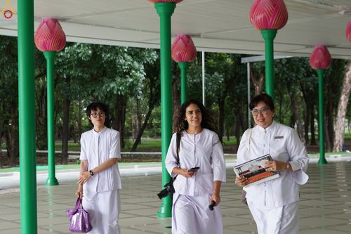 ภาพ No.345155:วันที่ 7 - 19 สิงหาคม พ.ศ.2569 ต้อนรับชาวต่างชาติเยี่ยมชมวัดพระธรรมกาย