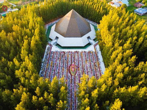 ภาพ No.105760:พิธีต้อนรับพระธรรมยาตรา ในโครงการธรรมยาตรากตัญญูบูชา มหาปูชนียาจารย์ พระมงคลเทพมุนี(สด จนฺทสโร) พระผู้ปราบมาร อนุสรณ์สถาน 7 แห่ง ปีที่ 12 วันที่ 3 มกราคม พ.ศ. 2567 ณ อนุสรณ์สถานโลตัสแลนด์ จ.สุพรรณบุรี