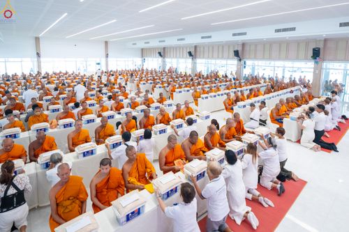 ภาพ No.328301:วันเสาร์ที่ 9 พฤษภาคม พ.ศ. 2569 พิธีตักบาตรแด่คณะสงฆ์ 323 วัด 4 จังหวัดชายแดนภาคใต้ พิธีถวายสังฆทานแด่คณะสงฆ์ 323 วัด ปีที่ 22 ครั้งที่ 185 พิธีมอบกองทุนหนุนแรงใจช่วยครูใต้ ปีที่ 19 ครั้งที่ 148 ณ ศูนย์ปฏิบัติธรรมภาคใต้