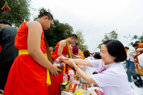 ภาพ No.310892:วันอาทิตย์ที่ 22 กุมภาพันธ์ พ.ศ. 2569 พิธีตักบาตรเเด่คณะพระภิกษุสงฆ์ 1,111 รูป จังหวัดน่าน หนึ่งในโครงการตักบาตรพระ 2,000,000 รูป 77 จังหวัดทั่วไทย ในวาระอันเป็นมงคลยิ่ง ครบรอบ 744 ปี นครน่าน สืบสานศรัทธา ทำบุญใหญ่ของเมืองน่าน ณ ข่วงเมือง วัดภูมินทร์ อำเ