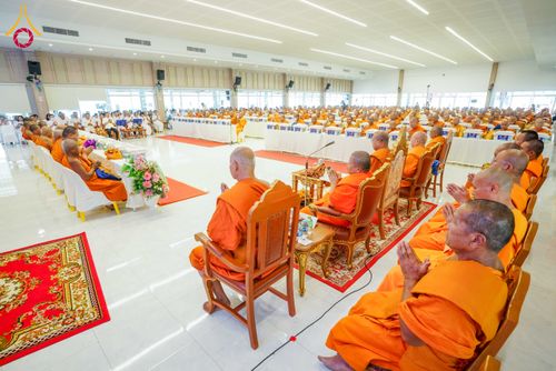 ภาพ No.313743:วันเสาร์ที่ 14 มีนาคม พ.ศ. 2569 พิธีตักบาตรแด่คณะสงฆ์ 323 วัด 4 จังหวัดชายแดนภาคใต้ พิธีถวายสังฆทานแด่คณะสงฆ์ 323 วัด ปีที่ 22 ครั้งที่ 183 พิธีมอบกองทุนหนุนแรงใจช่วยครูใต้ ปีที่ 19 ครั้งที่ 146 และพิธีทำบุญอุทิศส่วนกุศลให้ผู้วายชนม์ ณ ศูนย์ปฏิบัติธรรมภา