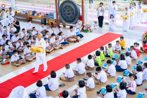 ภาพ No.293289:วันที่ 12 มกราคม พ.ศ. 2569 พิธีทอดผ้าป่าทำนุบำรุงศาสนสถาน ณ วัดพรสวรรค์ อ.สองพี่น้อง จ.สุพรรณบุรี ในโครงการธรรมยาตรา กตัญญูบูชา มหาปูชนียาจารย์ พระมงคลเทพมุนี(สด จนฺทสโร) พระผู้ปราบมาร อนุสรณ์สถาน 7 แห่ง ปีที่ 14