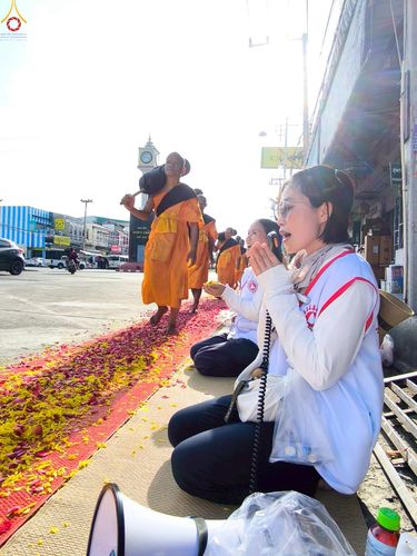 ภาพ No.296259:ภาพเบื้องหลังอาสาสมัครรวมใจ ชุดที่ 2 ในโครงการธรรมยาตรา กตัญญูบูชา มหาปูชนียาจารย์ พระมงคลเทพมุนี(สด จนฺทสโร) พระผู้ปราบมาร อนุสรณ์สถาน 7 แห่ง ปีที่ 14