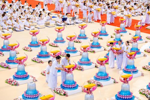 ภาพ No.318575:วันอาทิตย์ต้นเดือนที่ 5 เมษายน พ.ศ.2569 พิธีทอดผ้าป่าสมทบมหาสังฆทาน 40,000 กว่าวัดทั่วประเทศ ณ สภาธรรมกายสากล วัดพระธรรมกาย