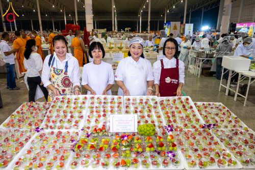 ภาพ No.303797:วันที่ 28 มกราคม พ.ศ. 2569 พิธีถวายภัตตาหารเป็นสังฆทาน แด่พระธรรมยาตรา ณ วัดพระธรรมกาย  จังหวัดปทุมธานี ในโครงการธรรมยาตรา กตัญญูบูชา มหาปูชนียาจารย์ พระมงคลเทพมุนี(สด จนฺทสโร) พระผู้ปราบมาร อนุสรณ์สถาน 7 แห่ง ปีที่ 14