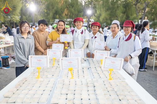 ภาพ No.292611:วันที่ 12 มกราคม พ.ศ. 2569 พิธีถวายภัตตาหารเป็นสังฆทาน แด่พระธรรมยาตรา ณ อนุสรณ์สถานมหาวิหารพระมงคลเทพมุนี (โลตัสแลนด์) อ.สองพี่น้อง จ.สุพรรณบุรี ในโครงการธรรมยาตรา กตัญญูบูชา มหาปูชนียาจารย์ พระมงคลเทพมุนี(สด จนฺทสโร) พระผู้ปราบมาร อนุสรณ์สถาน 7 แห่ง ปี