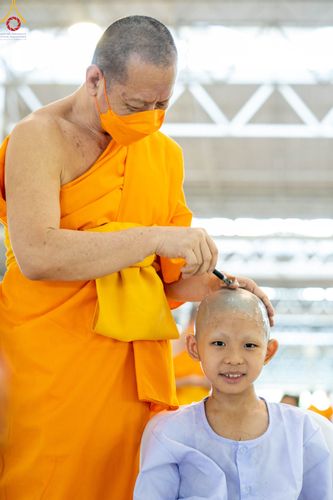 ภาพ No.78772:พิธีปลงผมนาคธรรมทายาท โครงการอบรมยุวธรรมทายาท มัชฌิมธรรมทายาท และธรรมทายาทรุ่นอุดมศึกษา ณ สภาธรรมกายสากล วัดพระธรรมกาย วันเสาร์ที่ 1 เมษายน พ.ศ. 2566