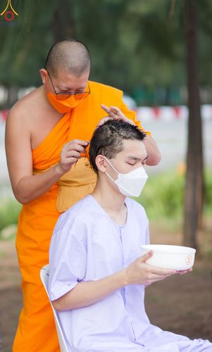 ภาพ No.82606:พิธีตัดปอยผมและปลงผมนาคธรรมทายาท ในโครงการอุปสมบทหมู่ธรรมทายาทพุทธศาสตร์สากล รุ่นที่ 7 (ภาคฤดูฝน) วันอาทิตย์ที่ 11 มิถุนายน พ.ศ. 2566 ณ  วัดพระธรรมกาย