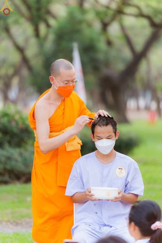 ภาพ No.80110:พิธีตัดปอยผมและปลงผมนาคธรรมทายาท โครงการอุปสมบทหมู่ธรรมทายาท พุทธศาสตร์สากลรุ่นที่ 7 (ภาคฤดูร้อน) วันอาทิตย์ที่ 9 เมษายน พ.ศ.2566