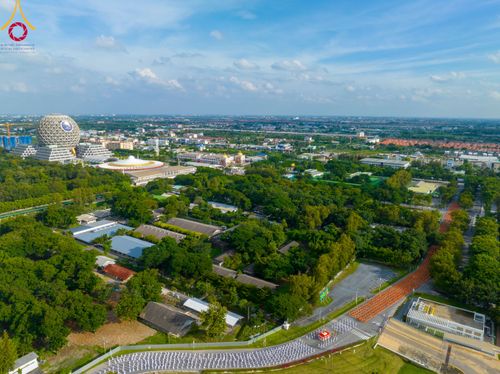 ภาพ No.89075:พิธีอัญเชิญรูปหล่อทองคำ  คุณยายอาจารย์มหารัตนอุบาสิกาจันทร์ ขนนกยูง เพื่อประดิษฐาน ณ มหาวิหารคุณยายอาจารย์ฯ เนื่องในวันครูผู้ค้นพบวิชชาธรรมกาย วันศุกร์ที่ 29 กันยายน พ.ศ. 2566