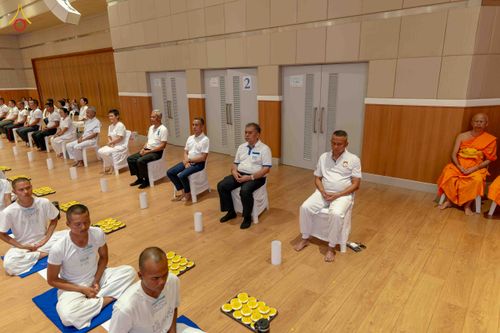 ภาพ No.341517:วันที่ 26 กรกฎาคม พ.ศ. 2569 โครงการพัฒนาคุณธรรม จริยธรรม สำหรับนักเรียนนายสิบตำรวจ (นสต.) รุ่นที่ 17 ศูนย์ฝึกอบรมตำรวจภูธรภาค 1 ได้จัดกิจกรรม  จุดเทียนรวมใจและปฏิบัติธรรมเจริญสมาธิภาวนา เพื่อน้อมอุทิศถวายเป็นพระราชกุศลฯ ณ ศูนย์ปฏิบัติธรรมเวิล์ดพีช วัลเล่