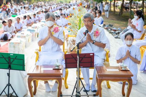 ภาพ No.81338:พิธีตักบาตรพระ ๑,๐๒๘ รูป ถวายเป็นพุทธบูชา เนื่องในสัปดาห์วิสาขบูชาโลก  ช่วยคณะสงฆ์ ๓๒๓ วัด ๔ จังหวัดชายแดนใต้ วันอาทิตย์ที่ ๒๘ พฤษภาคม พ.ศ.๒๕๖๖ ณ ศูนย์ปฎิบัติธรรมดอยหล่อ อำเภอดอยหล่อ จังหวัดเชียงใหม่