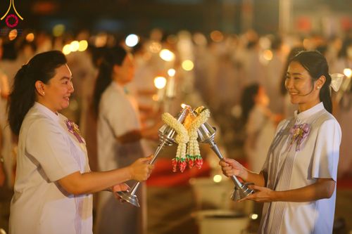 ภาพ No.90305:พิธีจุดประทีป 20,000 ดวง บูชาพระมหาธรรมกายเจดีย์ และบูชาพระมงคลเทพมุนี(สด จนฺทสโร) พระผู้ปราบมาร วันอังคารที่ 10 ตุลาคม พ.ศ. 2566 ณ ลานธรรมพระมหาธรรมกายเจดีย์ วัดพระธรรมกาย จ.ปทุมธานี