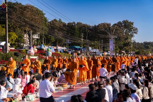 ภาพ No.281410:วันเสาร์ที่ 27 ธันวาคม พ.ศ.2568 พิธีตักบาตรพระ ๑,๐๐๐ รูป   เพื่อความเป็นสิริมงคลแก่ชีวิตและแผ่นดินไทย  มหากุศลครั้งยิ่งใหญ่แห่งปี ส่งท้ายปีเก่า ต้อนรับปีใหม่  ณ ถนนหน้าที่ว่าการอำเภอภูเรือ จังหวัดเลย