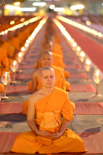 ภาพ No.307968:วันที่ 31 มกราคม พ.ศ. 2569 พิธีจุดประทีปธรรมถวายเป็นพุทธบูชา  และบูชาธรรมมหาปูชนียาจารย์ (ภาพชุดที่ 3) ณ วัดพระธรรมกาย ปทุมธานี ในโครงการธรรมยาตรา กตัญญูบูชา มหาปูชนียาจารย์ พระมงคลเทพมุนี(สด จนฺทสโร) พระผู้ปราบมาร อนุสรณ์สถาน 7 แห่ง ปีที่ 14