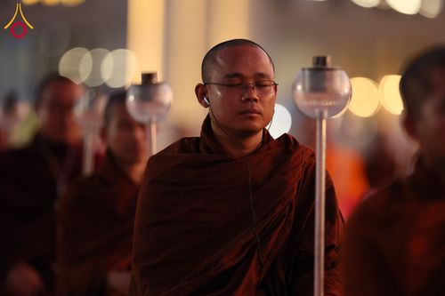 ภาพ No.312182:วันอังคารที่ 3 มีนาคม พ.ศ.2569 พิธีเวียนประทักษิณและจุดมาฆประทีป ณ ลานธรรมพระมหาธรรมกายเจดีย์ วัดพระธรรมกาย