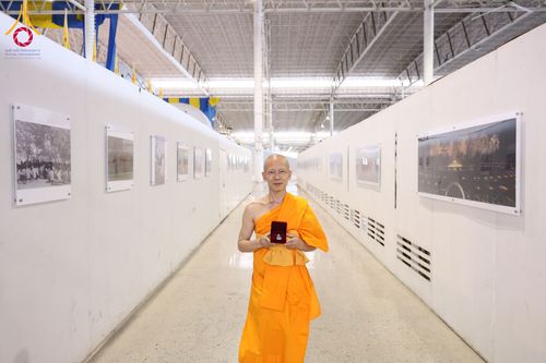 ภาพ No.338137:วันอาทิตย์ต้นเดือน 5 กรกฎาคม พ.ศ.2569 สัมมนาพิเศษ พิธีมอบพระของขวัญ ณ ห้องแก้วสารพัด1 วัดพระธรรมกาย
