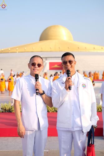 ภาพ No.279933:วันที่ 1 มกราคม พ.ศ.2569 พิธีตักบาตรในวันขึ้นปีใหม่ ณ ลานธรรม วัดพระธรรมกาย