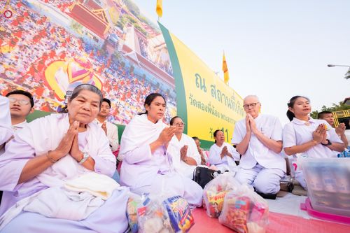 ภาพ No.294363:วันที่ 14 มกราคม พ.ศ. 2569 พิธีตักบาตรพระธรรมยาตรา ณ วัดสองพี่น้อง ต.ต้นตาล อ.สองพี่น้อง จ.สุพรรณบุรี ในโครงการธรรมยาตรา กตัญญูบูชา มหาปูชนียาจารย์ พระมงคลเทพมุนี(สด จนฺทสโร) พระผู้ปราบมาร อนุสรณ์สถาน 7 แห่ง ปีที่ 14