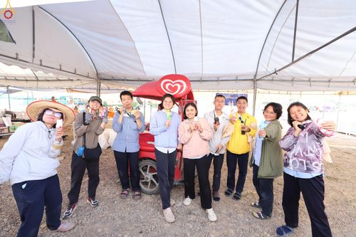 ภาพ No.306709:ภาพเบื้องหลังอาสาสมัครรวมใจ ชุดที่ 5 ในโครงการธรรมยาตรา กตัญญูบูชา มหาปูชนียาจารย์ พระมงคลเทพมุนี(สด จนฺทสโร) พระผู้ปราบมาร อนุสรณ์สถาน 7 แห่ง ปีที่ 14