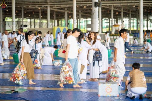 ภาพ No.345477:วันพฤหัสบดีที่ 27 สิงหาคม พ.ศ.2569 พิธีตักบาตรในวันธรรมชัย ณ สภาธรรมกายสากล วัดพระธรรมกาย ปทุมธานี