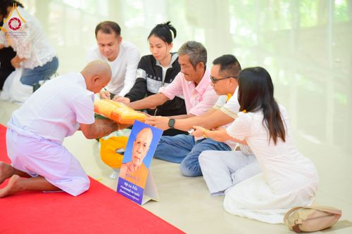 ภาพ No.285137:วันเสาร์ที่ 6 ธันวาคม พ.ศ.2568  พิธีอุปสมบทธรรมทายาท โครงการบรรพชาอุปสมบทหมู่  รุ่นบูชาธรรมมหาปูชนียาจารย์ ประจำปี 2568 ศูนย์ปฏิบัติธรรมและศูนย์อบรมเยาวชนเพชรบุรี อ.ท่ายาง จ.เพชรบุรี ณ วัดศีลคุณาราม อ.เขาย้อย เพชรบุรี