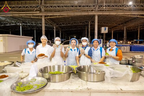 ภาพ No.303019:วันที่ 26 มกราคม พ.ศ. 2569 พิธีถวายภัตตาหารเป็นสังฆทาน แด่พระธรรมยาตรา ณ วัดพระธรรมกาย  จังหวัดปทุมธานี ในโครงการธรรมยาตรา กตัญญูบูชา มหาปูชนียาจารย์ พระมงคลเทพมุนี(สด จนฺทสโร) พระผู้ปราบมาร อนุสรณ์สถาน 7 แห่ง ปีที่ 14