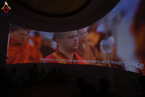 ภาพ No.311568:วันจันทร์ที่ 23 กุมภาพันธ์ พ.ศ. 2569 เปิดโลกทัศน์ผู้บริหารสถานศึกษายุคใหม่ เรียนรู้ต้นแบบการพัฒนาคนผ่านพลัง “บวร–V-Star” ผู้เข้ารับการพัฒนาตามโครงการ สพฐ. ศึกษาดูงานวัดพระธรรมกาย เสริมภาวะผู้นำคุณธรรมสู่การบริหารโรงเรียนอย่างยั่งยืน ณ อาคาร 100 ปี คุณยาย