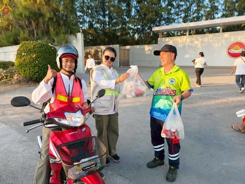 ภาพ No.301492:ภาพเบื้องหลังอาสาสมัครรวมใจ ชุดที่ 4 ในโครงการธรรมยาตรา กตัญญูบูชา มหาปูชนียาจารย์ พระมงคลเทพมุนี(สด จนฺทสโร) พระผู้ปราบมาร อนุสรณ์สถาน 7 แห่ง ปีที่ 14