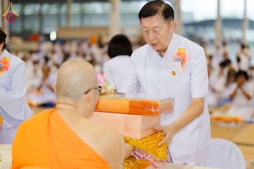 ภาพ No.306958:วันที่ 31 มกราคม พ.ศ. 2569 พิธีถวายภัตตาหารเป็นสังฆทาน แด่พระธรรมยาตรา ณ วัดพระธรรมกาย  จังหวัดปทุมธานี ในโครงการธรรมยาตรา กตัญญูบูชา มหาปูชนียาจารย์ พระมงคลเทพมุนี(สด จนฺทสโร) พระผู้ปราบมาร อนุสรณ์สถาน 7 แห่ง ปีที่ 14