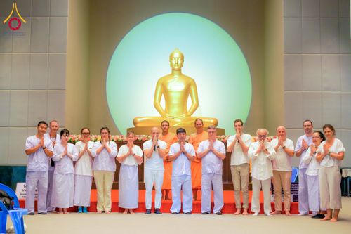 ภาพ No.326820:วันที่ 27-30 เมษายน พ.ศ.2569 ต้อนรับชาวต่างชาติจากประเทศมาเลเซีย ฝรั่งเศส เมียนมาร์ และศรีลังกา  เยี่ยมชมวัดพระธรรมกาย
