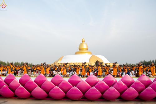ภาพ No.299555:วันที่ 18 มกราคม พ.ศ. 2569 พิธีต้อนรับพระธรรมยาตรา (ภาพชุดที่ 2) ณ อนุสรณ์สถานลำดับที่ 5  สถานที่เผยแผ่วิชชาธรรมกายครั้งแรก อนุสรณ์สถานบางปลา วัดบางปลา อำเภอบางเลน จังหวัดนครปฐม ในโครงการธรรมยาตรา กตัญญูบูชา มหาปูชนียาจารย์ พระมงคลเทพมุนี(สด จนฺทสโร) พระ