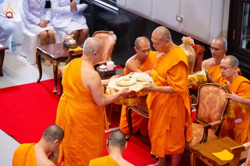 ภาพ No.332329:วันเสาร์ที่ 6 มิถุนายน พ.ศ.2569 พิธีต้อนรับสัญญาบัตร พัดยศ พระราชภาวนาวชิรวิเทศ วิ. ณ อุโบสถพระไตรปิฏก วัดพระธรรมกาย