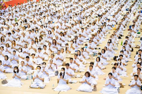 ภาพ No.139284:พิธีตักบาตร , พิธีบูชาข้าวพระ ณ ห้องแก้วสารพัด 1 สภาธรรมกายสากล วัดพระธรรมกาย วันอาทิตย์ต้นเดือนที่ 2 มิถุนายน พ.ศ. 2567