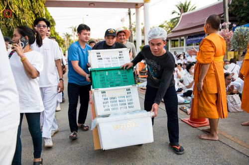 ภาพ No.117170:V.16 เป็นทีม การเตรียมงาน เก็บงาน การรับบุญของเจ้าหน้าที่หน่วยงานต่างๆ เพื่อโครงการธรรมยาตรา กตัญญูบูชามหาปูชนียาจารย์ พระมงคลเทพมุนี (สด จนฺทสโร) พระผู้ปราบมาร อนุสรณ์สถาน 7 แห่ง ปีที่ 12 ระหว่างวันที่ 2 - 31 มกราคม พ.ศ. 2567