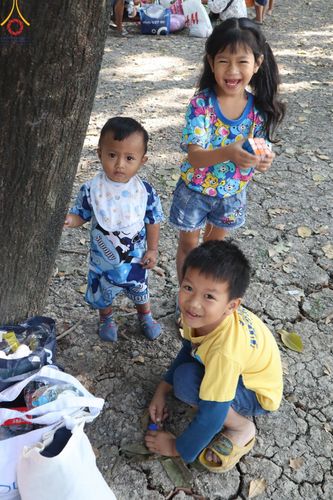 ภาพ No.194084:วัดพระธรรมกาย จัดงานวันเด็กแห่งชาติ ประจำปี พ.ศ.2568 ออกร้านอาหาร 200 ร้าน มอบของขวัญหลายหมื่นชิ้น วันที่ 12 มกราคม พ.ศ. 2568 วัดพระธรรมกาย อ.คลองหลวง จ.ปทุมธานี