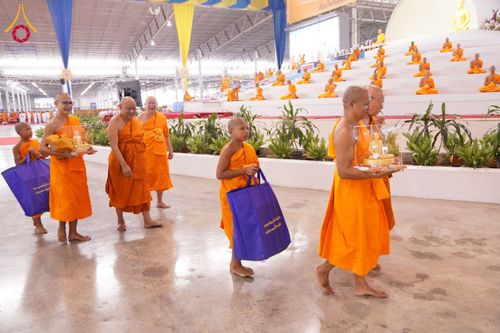 ภาพ No.60163:พิธีเจริญพระพุทธมนต์ "ฉลองอายุวัฒนมงคล 80 ปี หลวงพ่อธัมมชโย" พิธีถวายไทยธรรม คณะสงฆ์ 10,000 กว่าวัดทั่วประเทศ ในวันคุ้มครองโลก วันจันทร์ที่ 22 เมษายน พ.ศ. 2567 ณ สภาธรรมกายสากล วัดพระธรรมกาย จ.ปทุมธานี