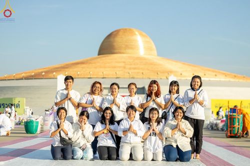 ภาพ No.187954:พิธีตักบาตรฉลองพระใหม่ ต้อนรับพุทธศักราช 2568 ณ ลานธรรมพระมหาธรรมกายเจดีย์ วัดพระธรรมกาย จ.ปทุมธานี วันที่ 1 มกราคม พ.ศ. 2568