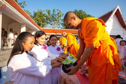 ภาพ No.197857:พิธีตักบาตรพระธรรมยาตรา ณ อนุสรณ์สถานลำดับที่ 4 สถานที่เกิดด้วยกายธรรม วัดโบสถ์(บน) ต.บางคูเวียง จ.นนทบุรี ในโครงการธรรมยาตรา กตัญญูบูชา มหาปูชนียาจารย์ พระมงคลเทพมุนี(สด จนฺทสโร) พระผู้ปราบมาร อนุสรณ์สถาน 7 แห่ง ปีที่ 13 วันที่ 19 มกราคม พ.ศ. 2568