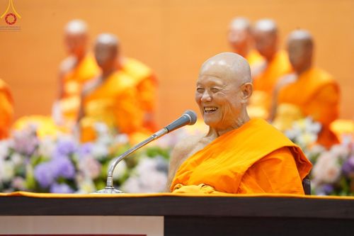 ภาพ No.136783:พิธีตักบาตร พิธีบูชาข้าวพระ ในวันอาทิตย์ต้นเดือนที่ 5 พฤษภาคม พ.ศ. 2567 ณ วัดพระธรรมกาย จ.ปทุมธานี