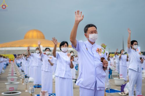 ภาพ No.90111:พิธีปลูกทรัพย์บานชื่น  เนื่องใน 139 ปี วันคล้ายวันเกิดด้วยรูปกายเนื้อ พระมงคลเทพมุนี (สด จนฺทสโร) พระผู้ปราบมาร วันอังคารที่ 10 ตุลาคม พ.ศ. 2566 ณ วัดพระธรรมกาย จ.ปทุมธานี