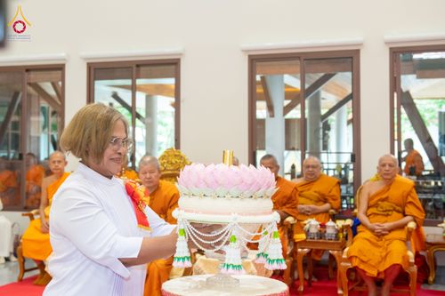 ภาพ No.336228:วันจันทร์ที่ 22 มิถุนายน พ.ศ.2569 พิธีอัญเชิญพระธรรมกาย และบรรจุพระบรมสารีริกธาตุ  ภายในเกศดอกบัวตูม องค์พระประธาน ณ อาคารสมปรารถนา วัดกลางธนรินทร์ ต.บ้านแป้ง อ.พรหมบุรี จ.สิงห์บุรี