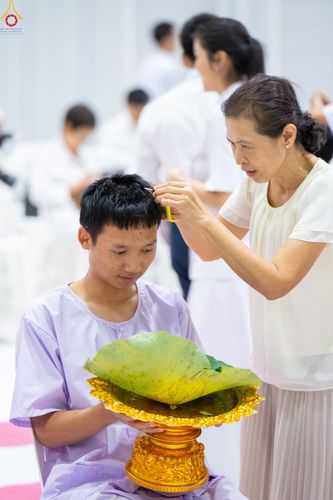 ภาพ No.319307:วันเสาร์ที่ 4 เมษายน พ.ศ.2569 พิธีปลงผมนาคธรรมทายาท โครงการอุปสมบทหมู่ธรรมทายาท ระดับอุดมศึกษา รุ่นที่ 53 ภาคฤดูร้อน ณ มหารัตนวิหารคด 13 วัดพระธรรมกาย