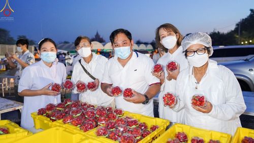 ภาพ No.73753:พิธีถวายภัตตาหารเป็นสังฆทาน แด่คณะพระธรรมยาตราฯ ในโครงการธรรมยาตรากตัญญูบูชา มหาปูชนียาจารย์ พระมงคลเทพมุนี(สด จนฺทสโร) พระผู้ปราบมาร อนุสรณ์สถาน 7 แห่ง ปีที่ 11 วันที่ 22 มกราคม พ.ศ. 2566