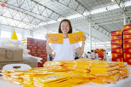 ภาพ No.322105:วันที่ 14 เมษายน พ.ศ.2569 การเตรียมกล่องไทยธรรม วันสุดท้าย เพื่องานถวายมหาสังฆทาน 40,000 กว่าวัดทั่วประเทศ วันคุ้มครองโลก 22 เมษายน พ.ศ.2569 วัดพระธรรมกาย