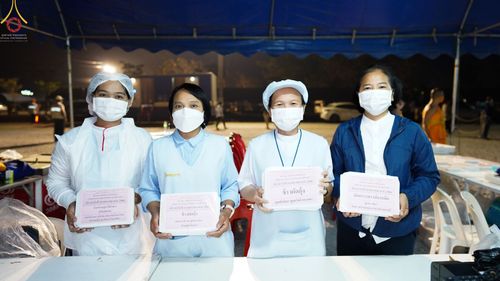 ภาพ No.73983:พิธีถวายภัตตาหารเป็นสังฆทาน แด่คณะพระธรรมยาตราฯ ในโครงการธรรมยาตรากตัญญูบูชา มหาปูชนียาจารย์ พระมงคลเทพมุนี(สด จนฺทสโร) พระผู้ปราบมาร อนุสรณ์สถาน 7 แห่ง ปีที่ 11 วันที่ 24 มกราคม พ.ศ. 2566