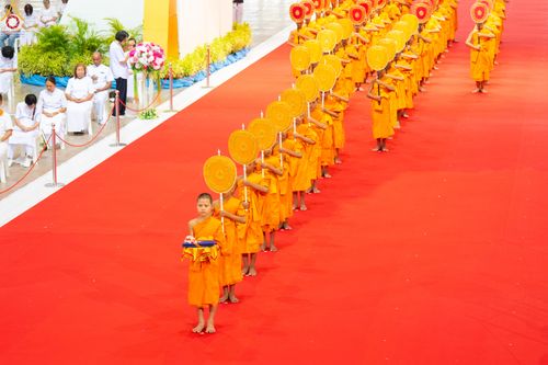 ภาพ No.338929:วันอาทิตย์ที่ 12 กรกฎาคม พ.ศ.2569 พิธีมุทิตาผู้สอบได้เปรียญธรรม ประโยค 1-2 ถึง ป.ธ.9 และ บ.ศ.1-2 ถึง บ.ศ.6 สำนักศาสนศึกษาวัดพระธรรมกาย ประจำปี 2569, พิธีมอบตราตั้งแต่งตั้งอาจารย์ใหญ่ สำนักศาสนศึกษาวัดพระธรรมกาย
